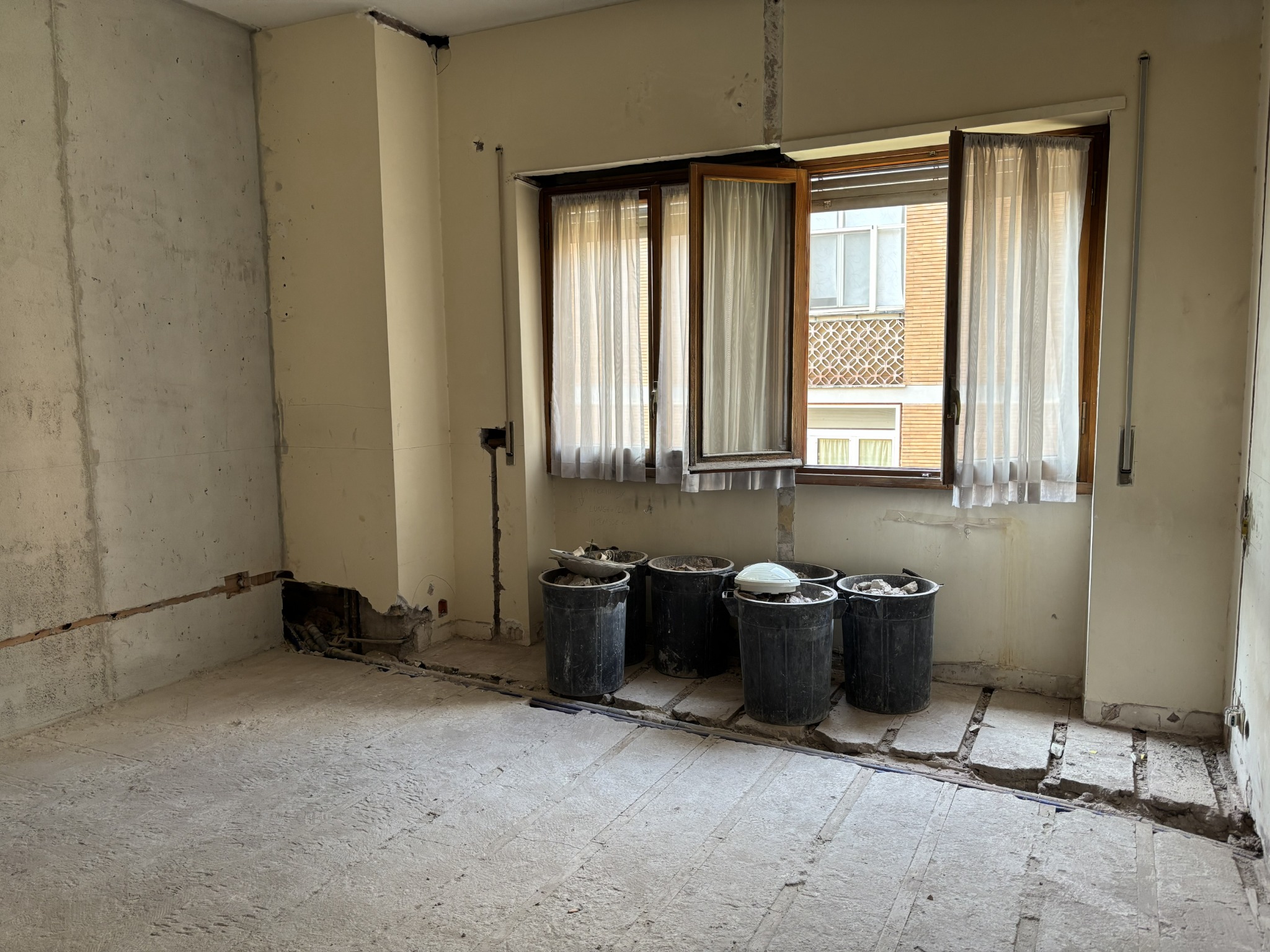 Luce naturale e parete attrezzata — Cantiere
